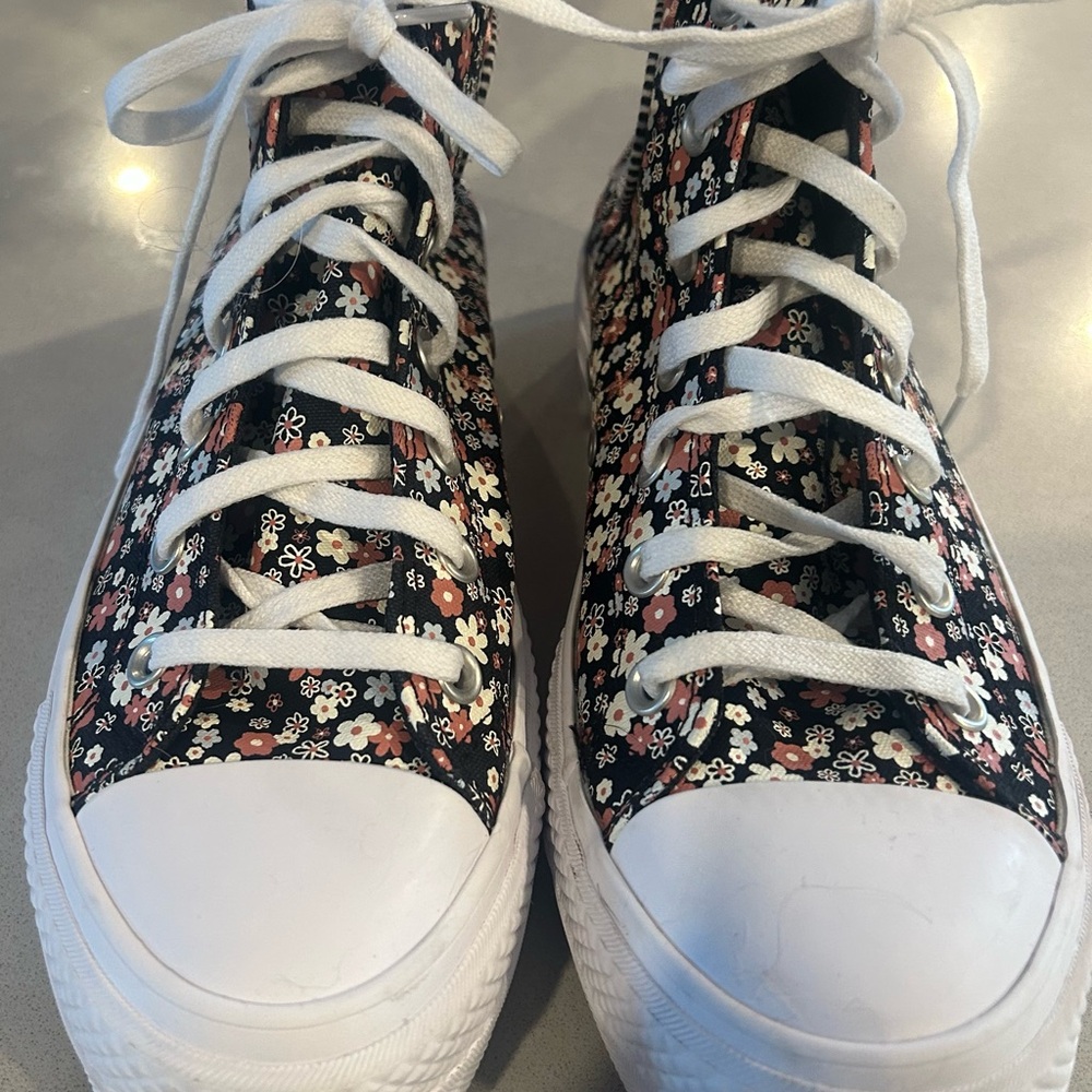 Converse Stylish Floral Platform High-Top Sneakers - Picture 2 of 7